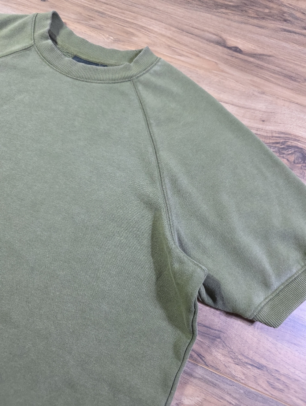 Richer Poorer Short Sleeve Raglan Crewneck Sweatshirt | Large Olive Green EUC